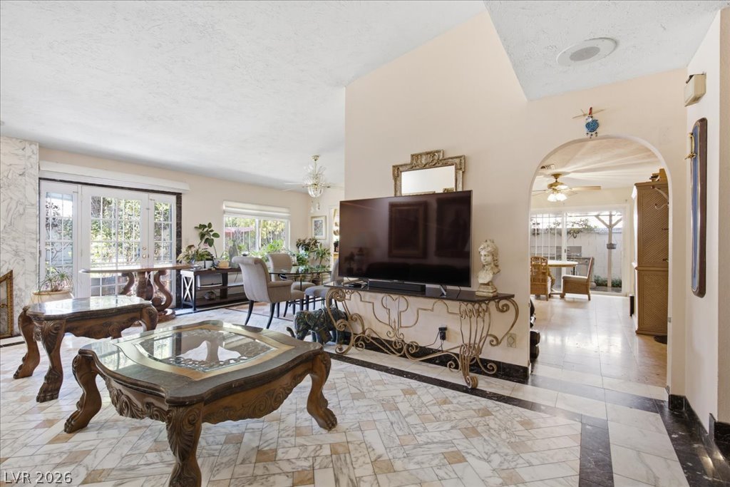 6305 Arcadia Avenue Property Photo 3