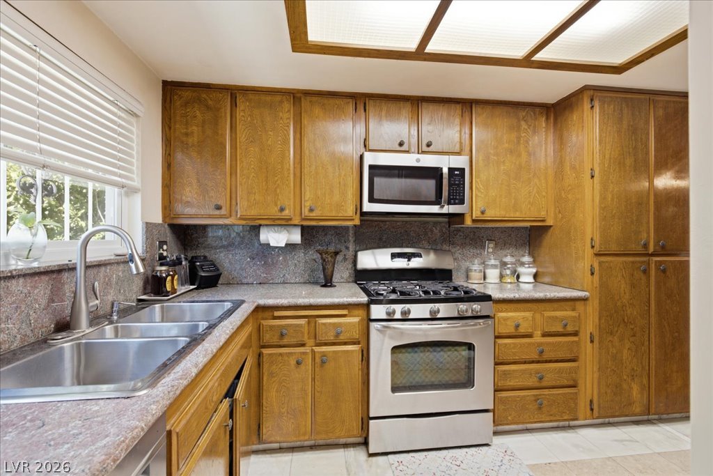 6305 Arcadia Avenue Property Photo 5