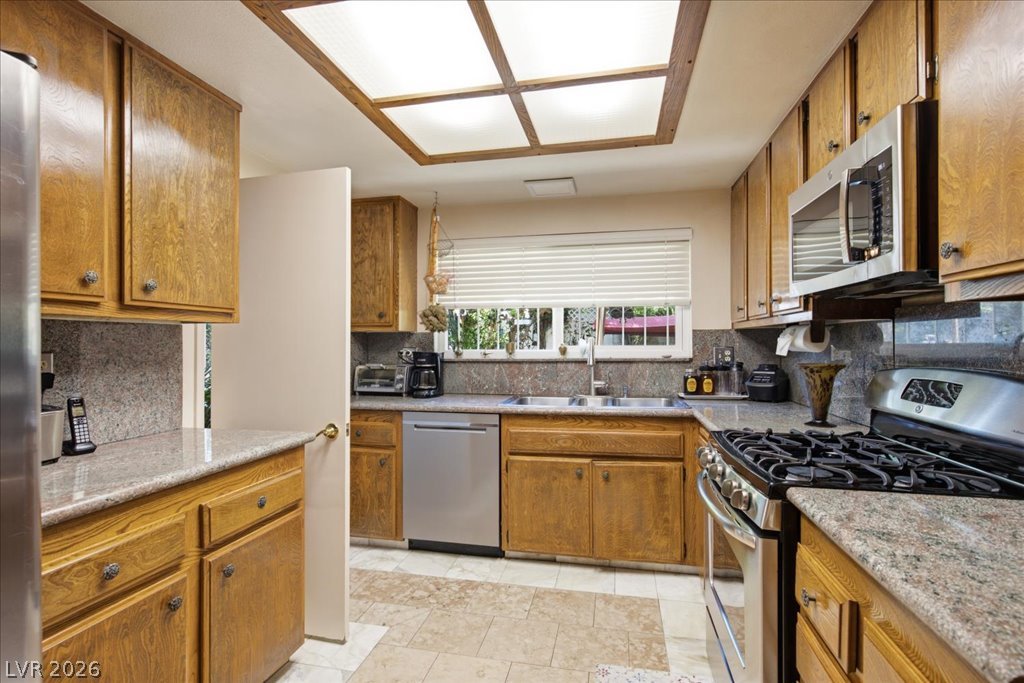 6305 Arcadia Avenue Property Photo 6