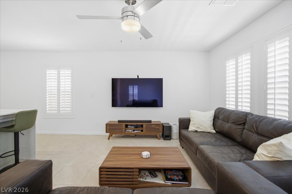 8724 Crestwood Hills Street Property Photo 7