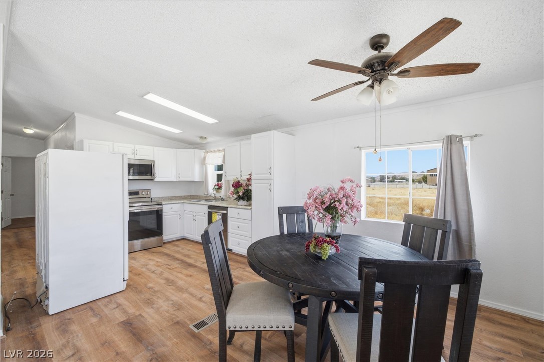 5610 Tecopa Street Property Photo 8
