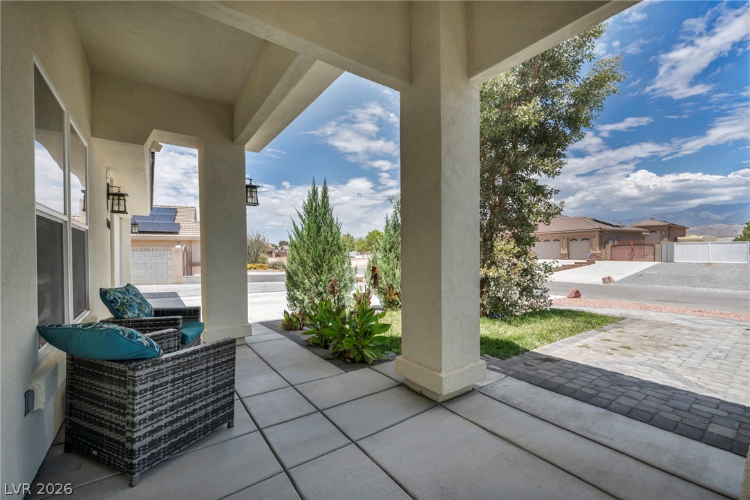 6680 Greenbriar Court Property Photo 7