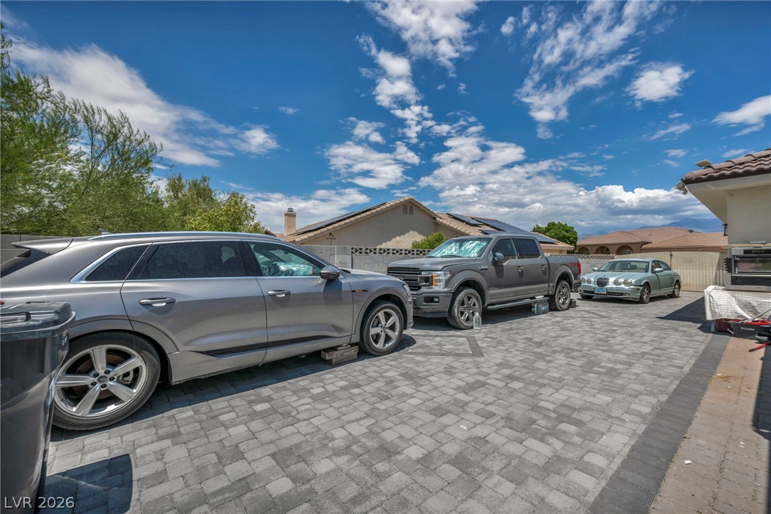 6680 Greenbriar Court Property Photo 10