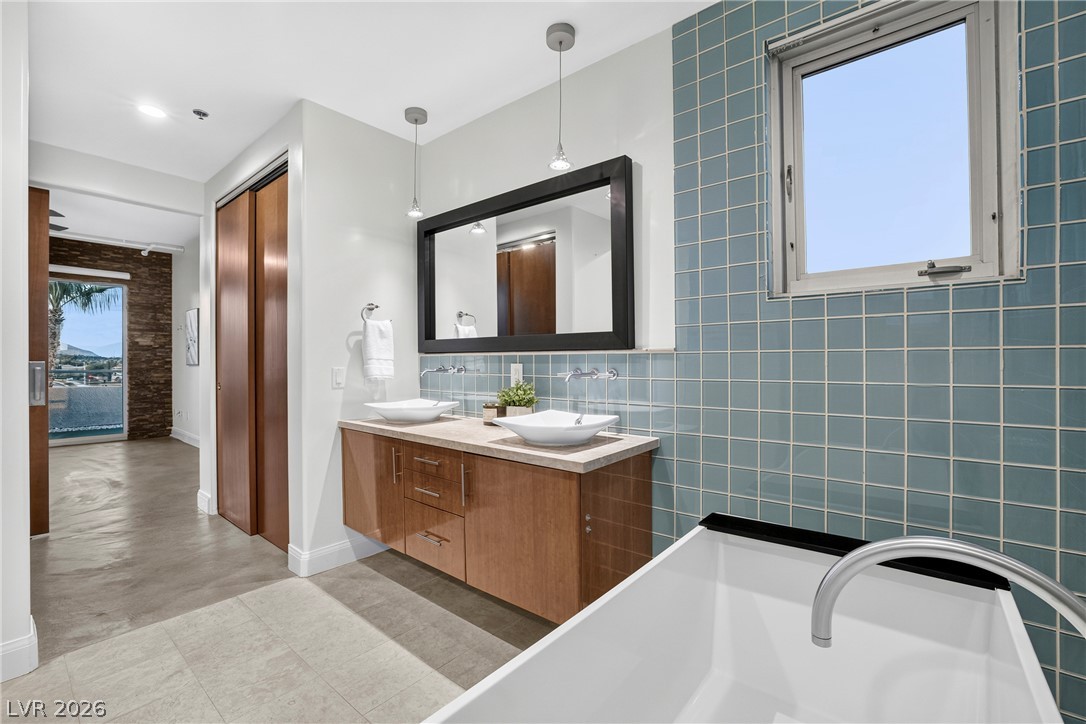 11441 Allerton Park Drive 401 Property Photo 18