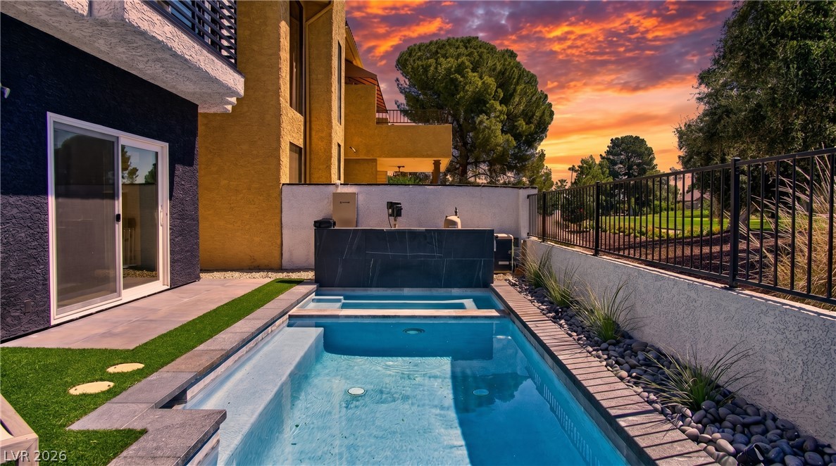 2861 Queens Courtyard Drive Property Photo 4