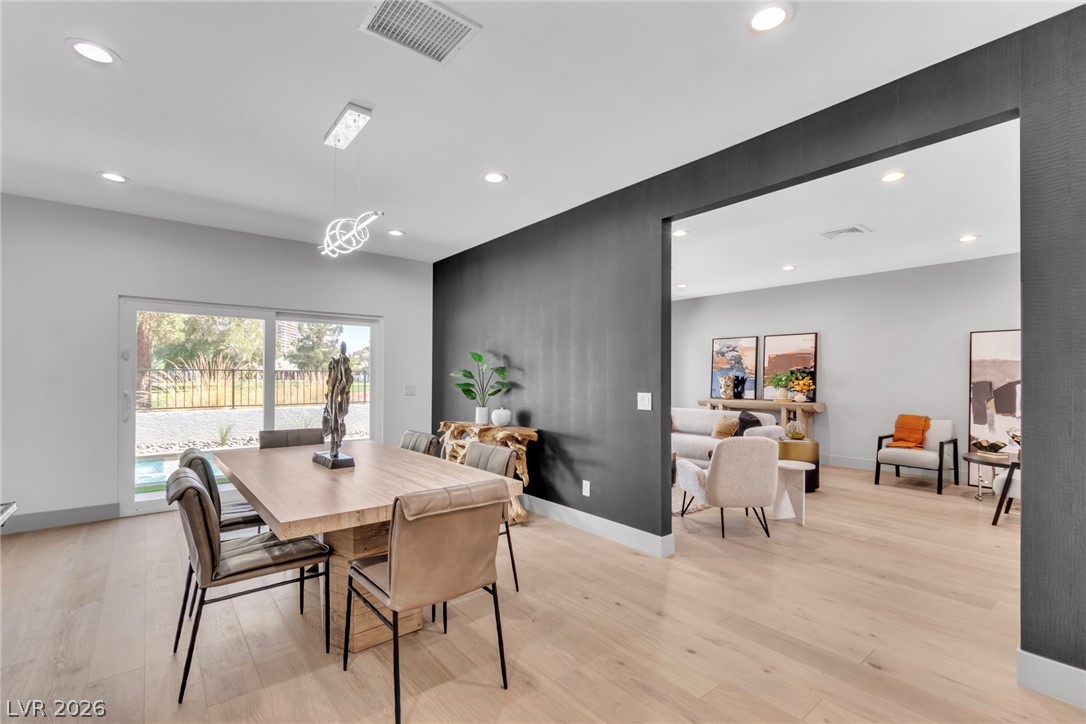 2861 Queens Courtyard Drive Property Photo 16