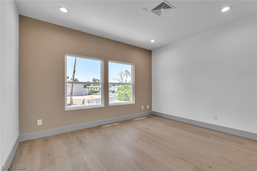 2861 Queens Courtyard Drive Property Photo 31