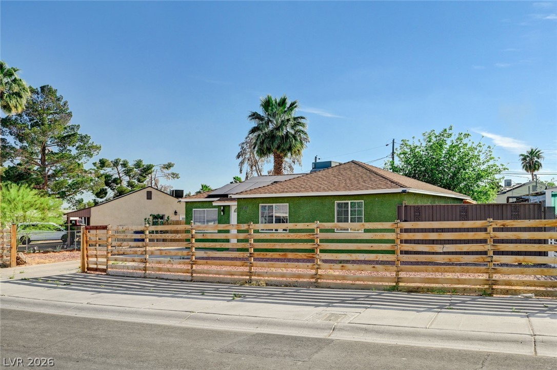 1720 East Carson Avenue Property Photo 2