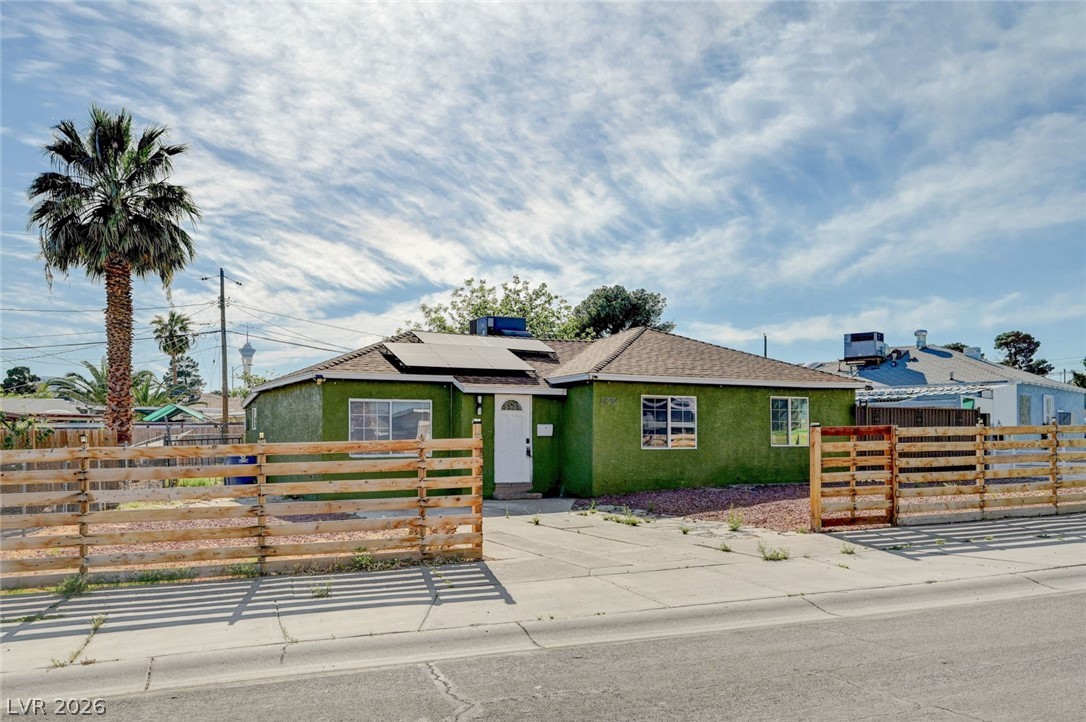 1720 East Carson Avenue Property Photo 3