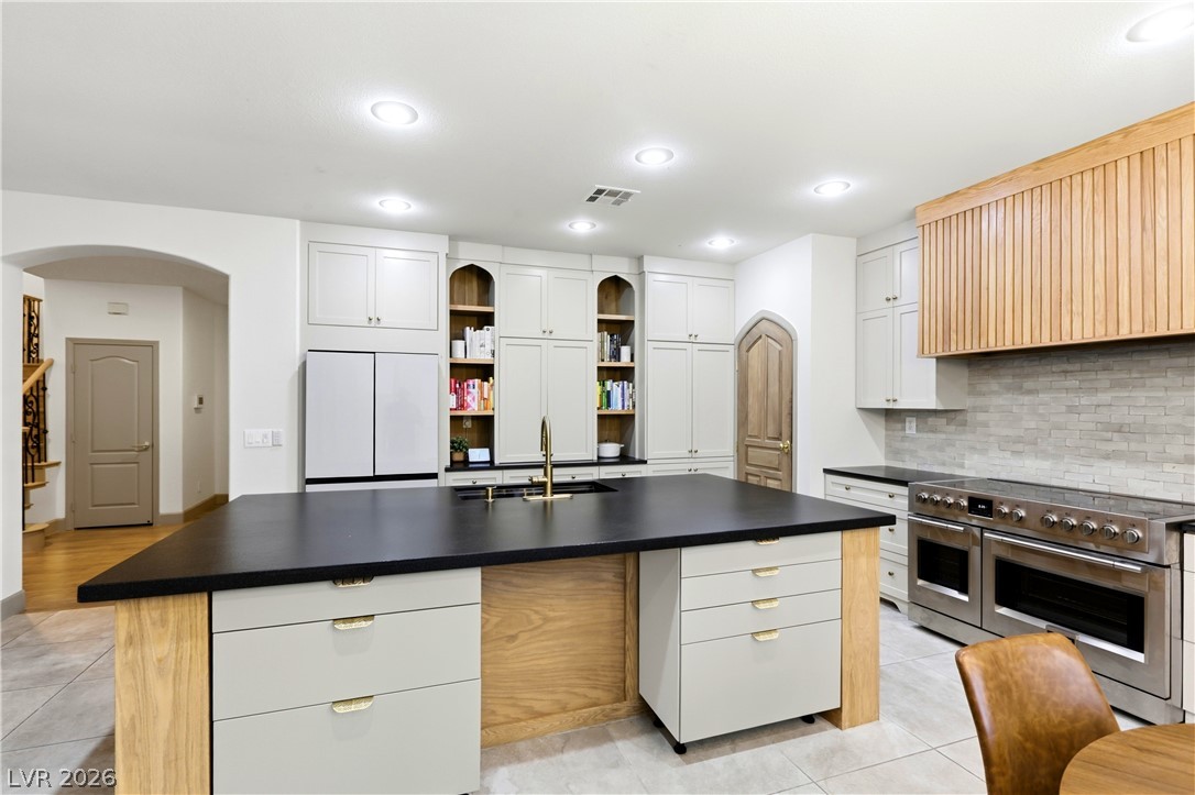 9404 Forest Edge Avenue Property Photo 16