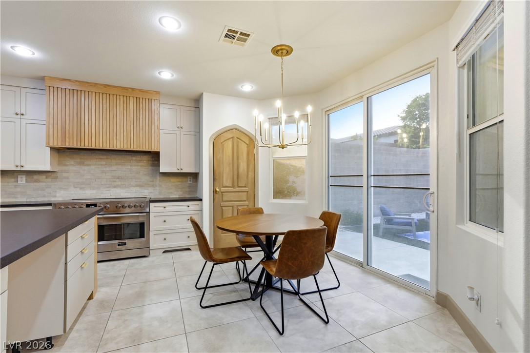 9404 Forest Edge Avenue Property Photo 17