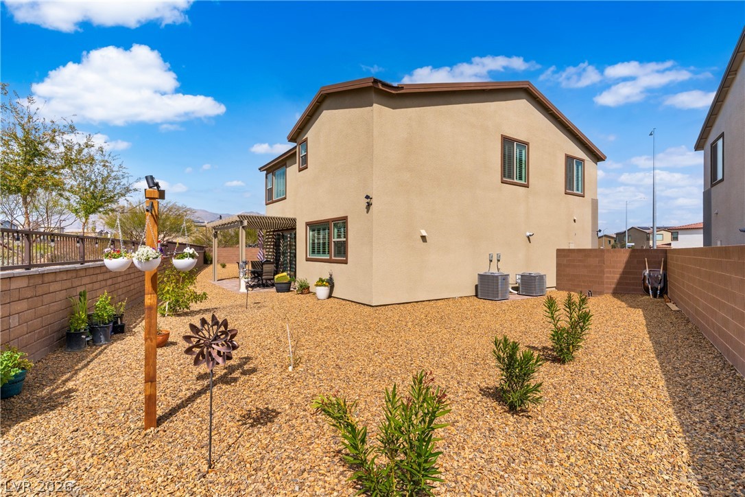 1422 Crimson Sunbird Avenue Property Photo 28