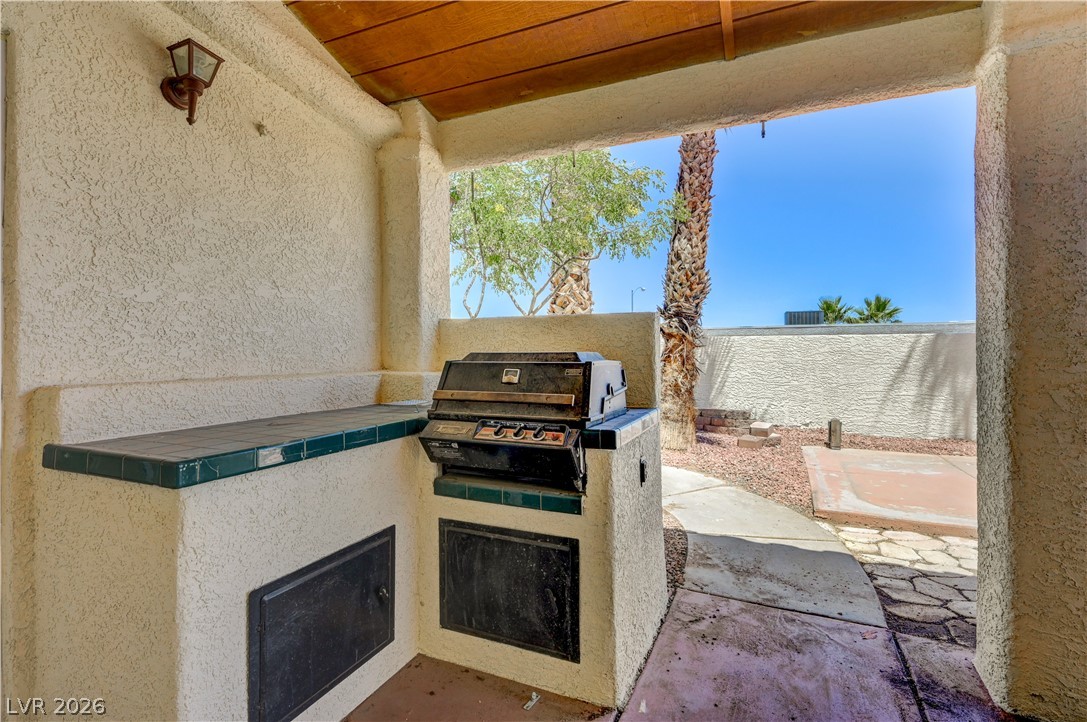 400 Breeze Way Property Photo 16