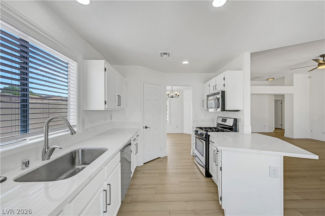 400 Breeze Way Property Photo 24