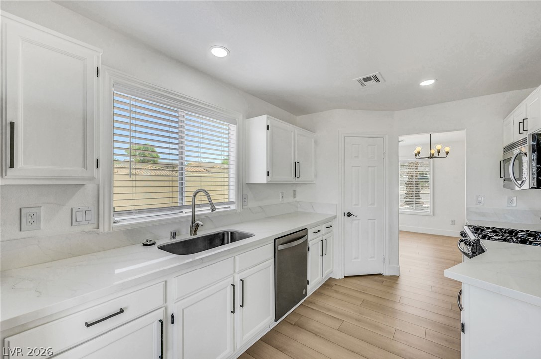 400 Breeze Way Property Photo 25