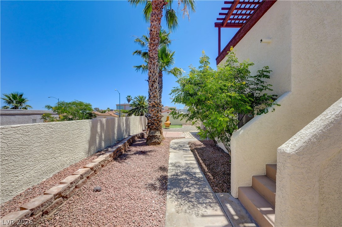 400 Breeze Way Property Photo 49