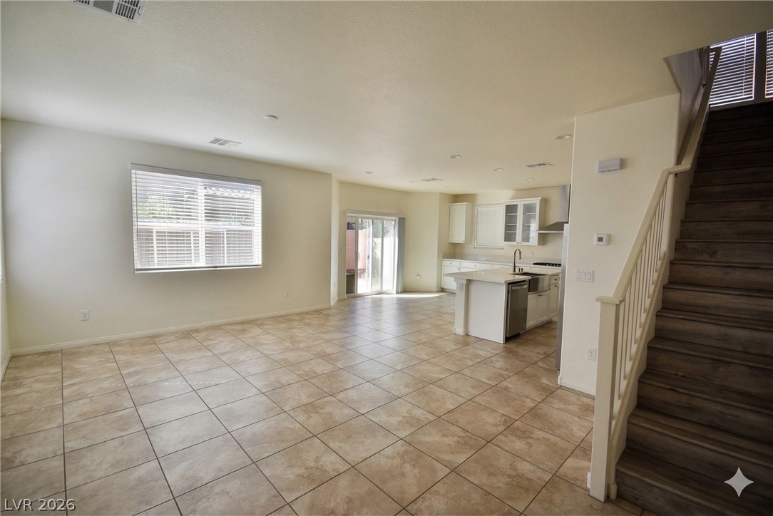 3041 Lake Como Avenue Property Photo 2