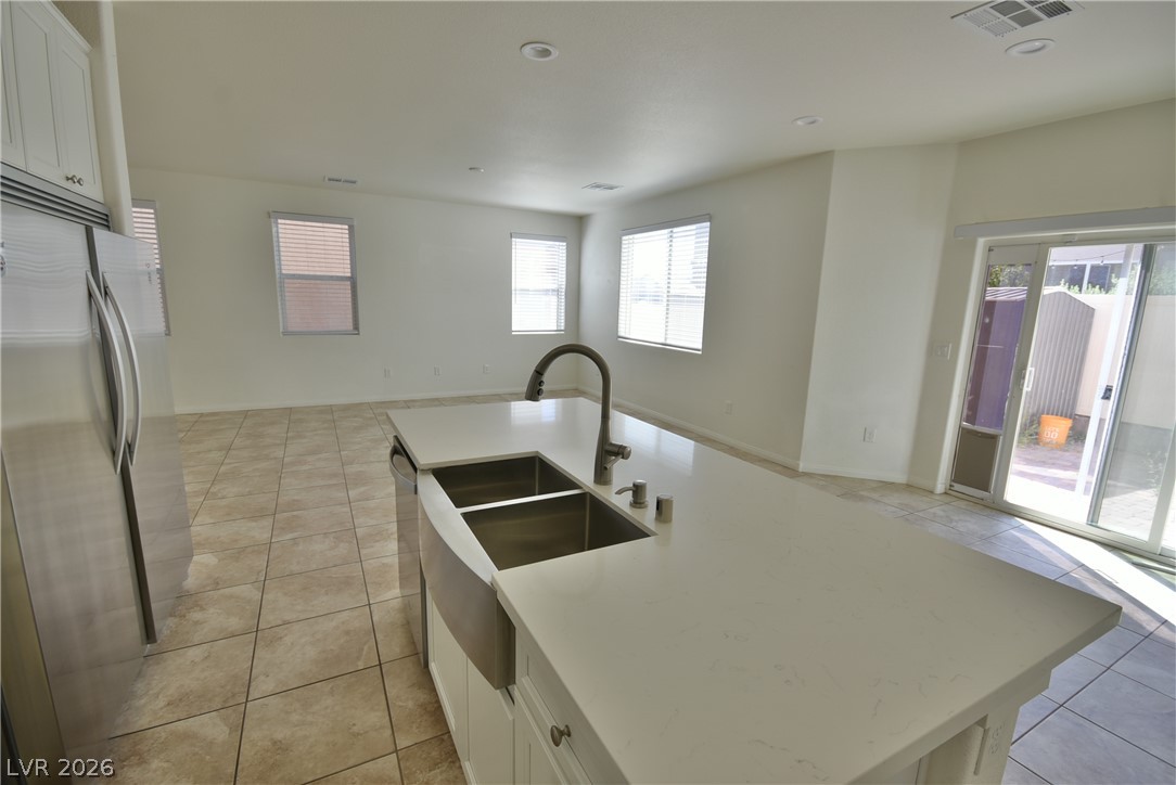 3041 Lake Como Avenue Property Photo 10