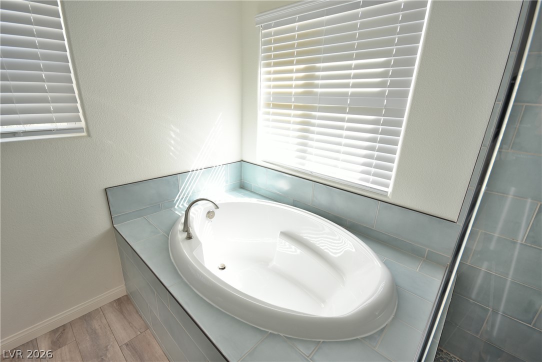 3041 Lake Como Avenue Property Photo 29