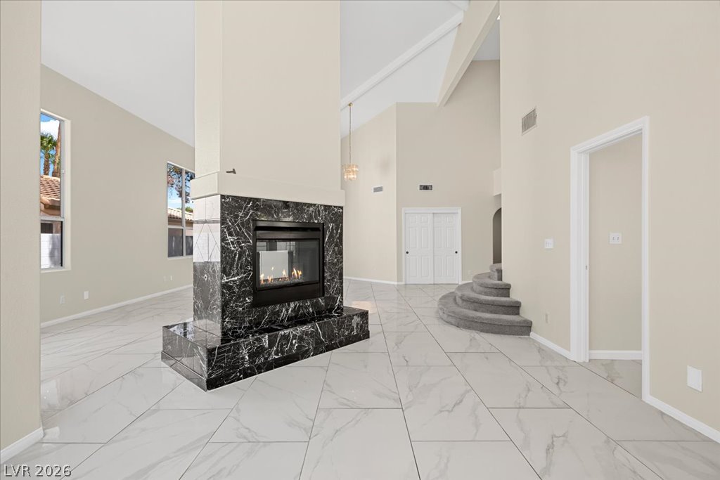 2071 Sutton Way Property Photo 8