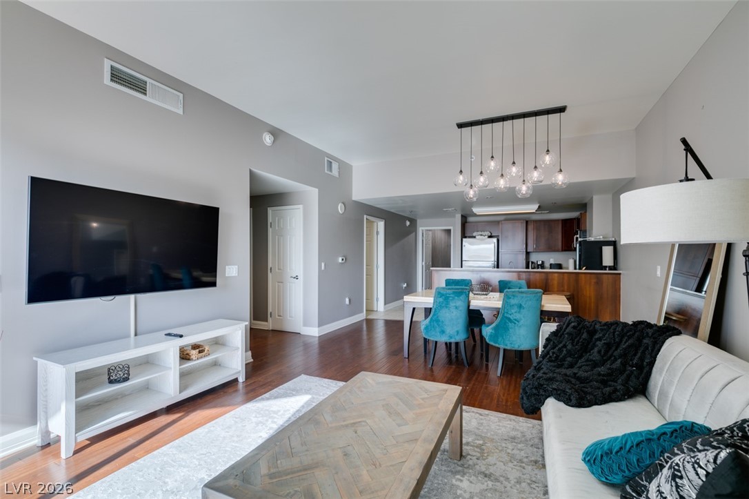150 Las Vegas Boulevard 807 Property Photo 11
