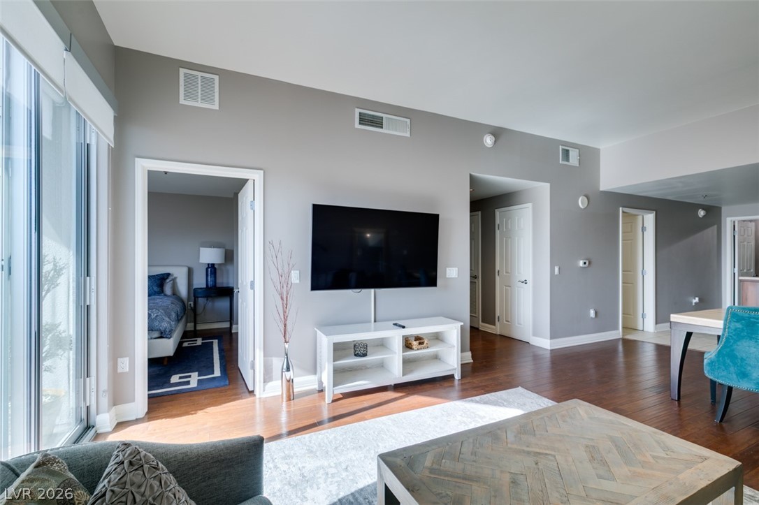 150 Las Vegas Boulevard 807 Property Photo 12