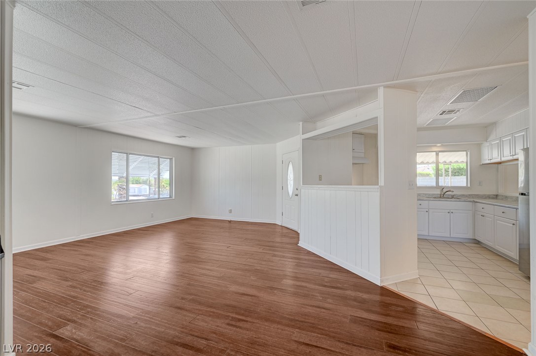 1010 La Mesa Way Property Photo 5