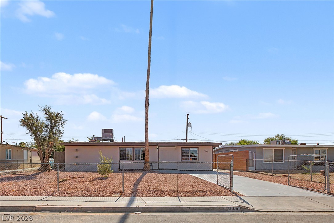 1704 James Street Property Photo 3