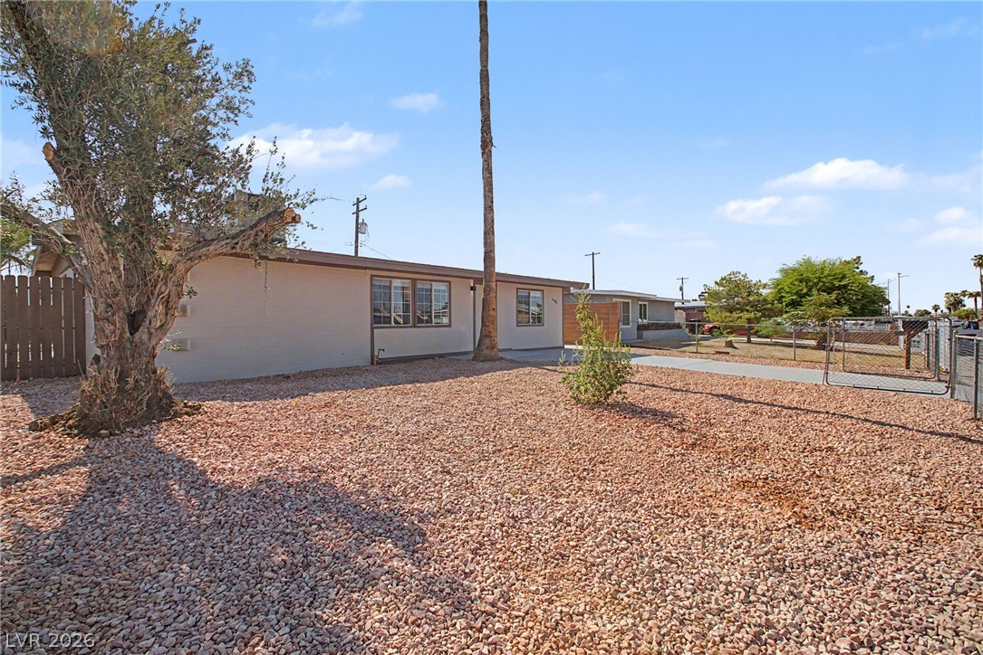 1704 James Street Property Photo 4
