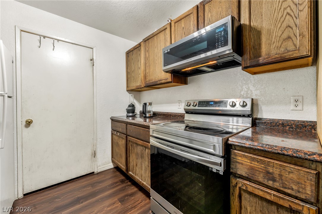 220 Mission Newport Lane 204 Property Photo 11