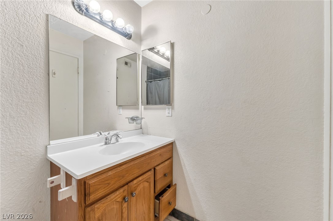 220 Mission Newport Lane 204 Property Photo 15