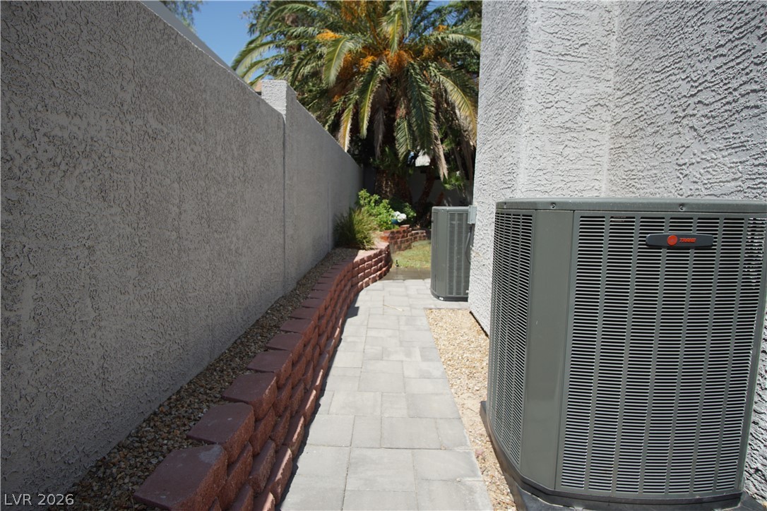 7789 Brook Valley Drive Property Photo 20