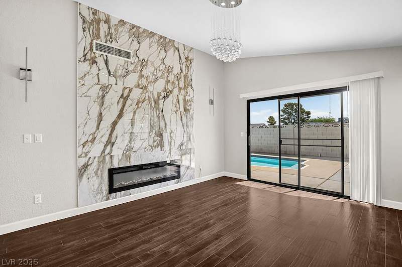 2521 Charteroak Street Property Photo 4