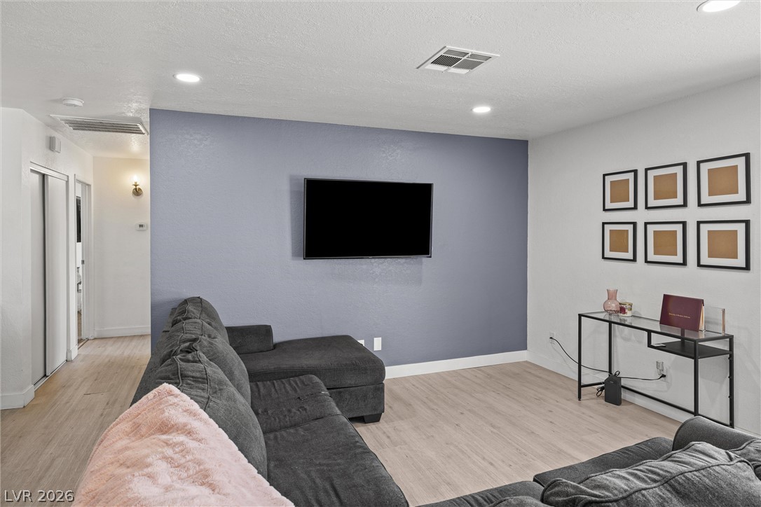 525 Van Dornum Avenue Property Photo 8