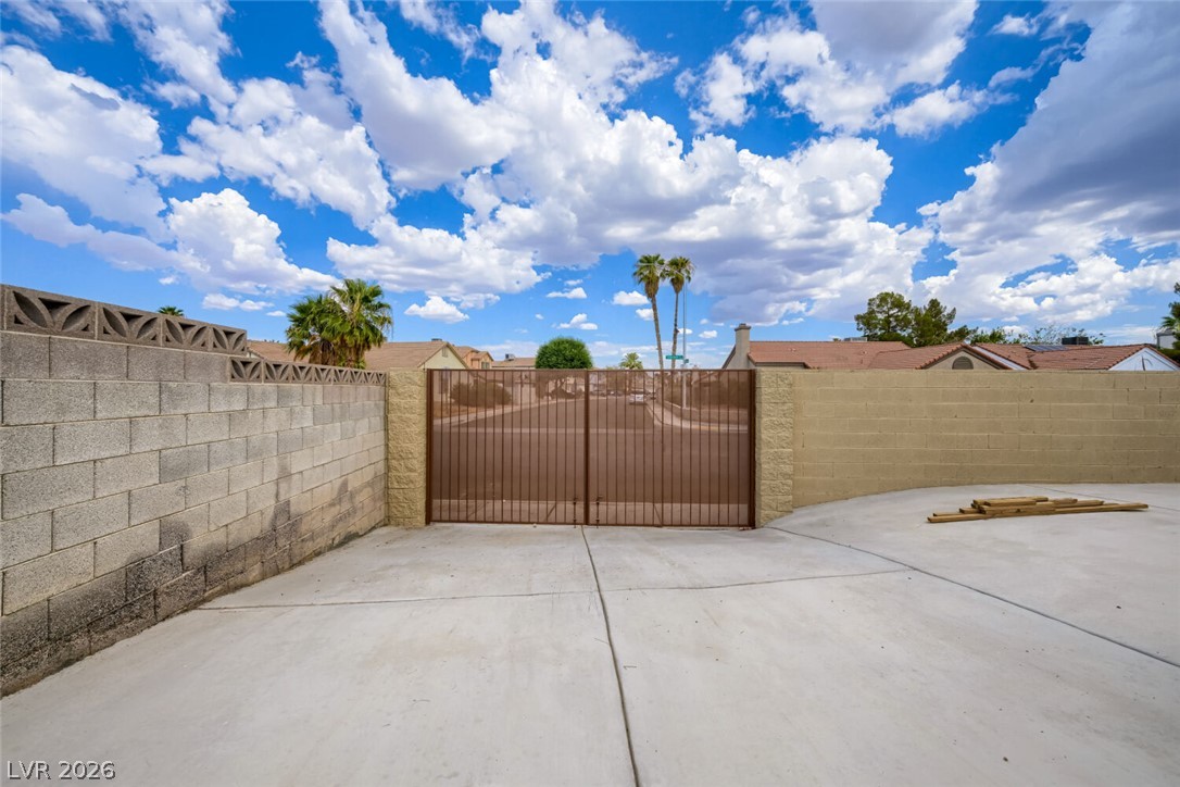 1548 Champagne Circle Property Photo 3