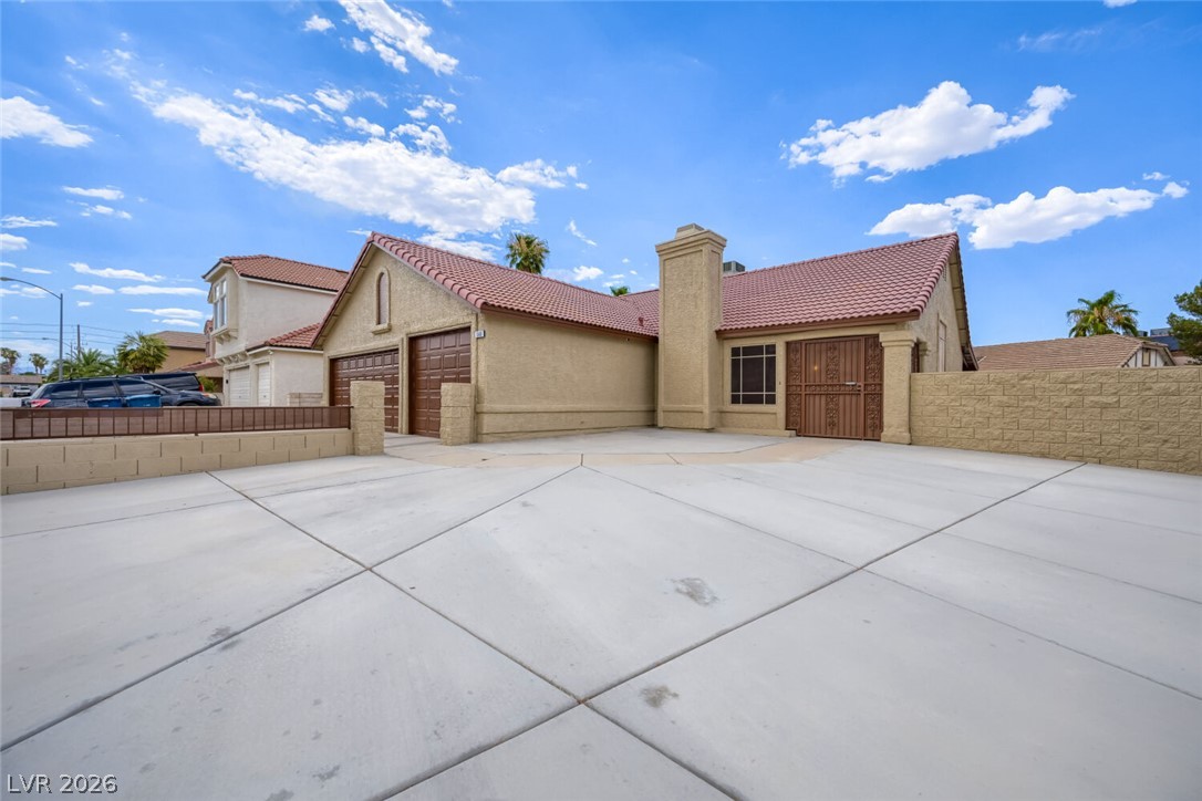 1548 Champagne Circle Property Photo 4