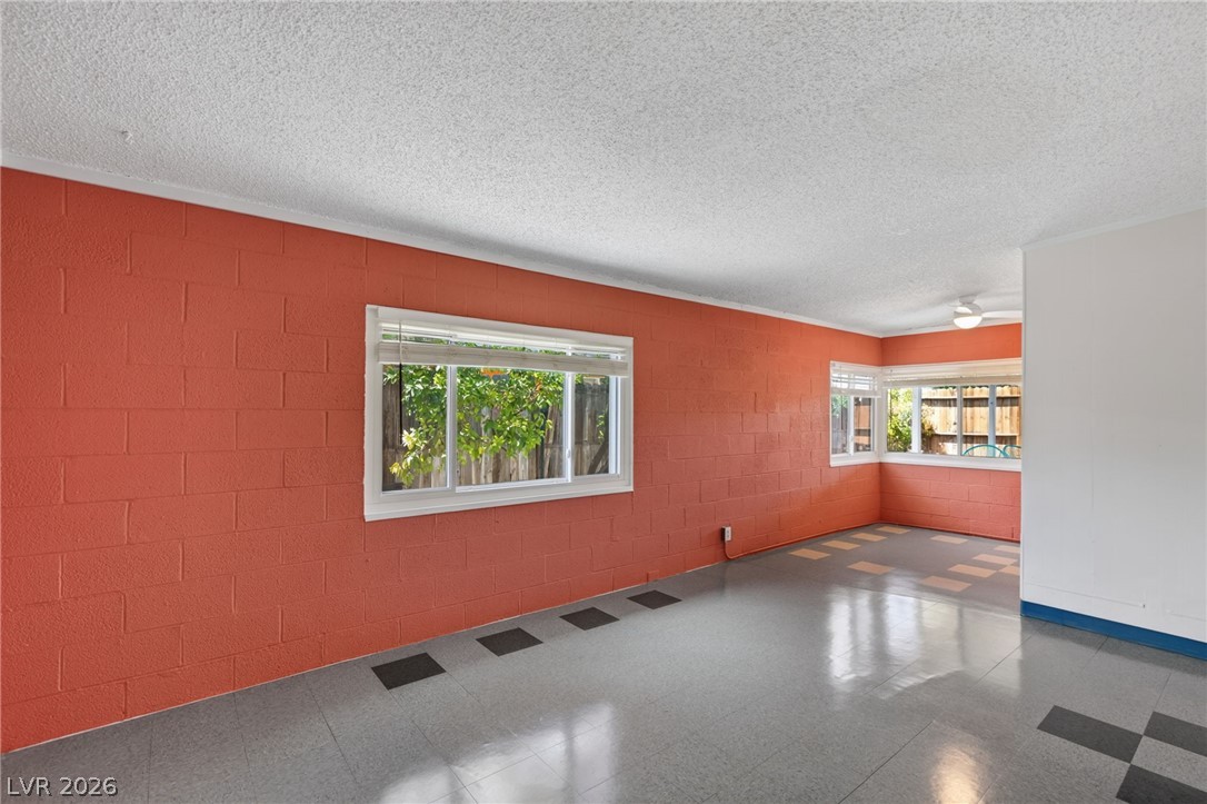 1305 Phillips Avenue 1307 Property Photo 2