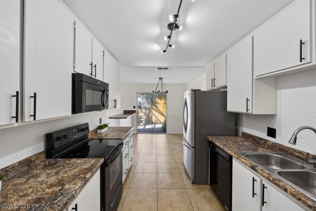 4181 Royalhill Avenue Property Photo 6