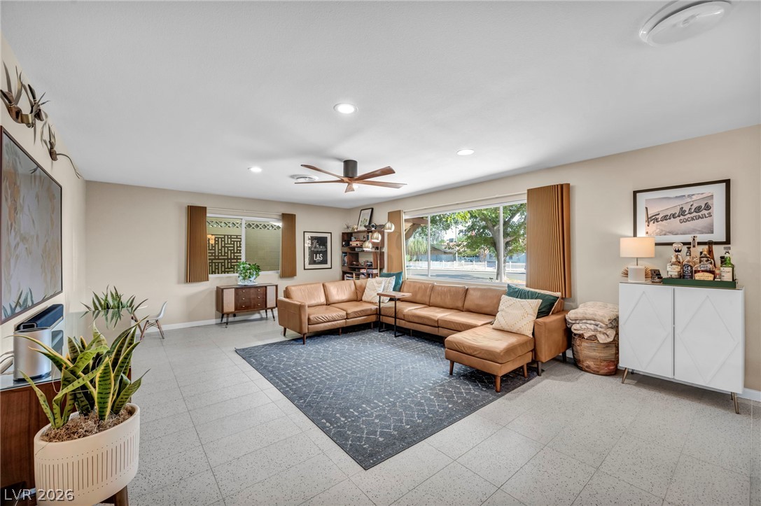 2916 Colanthe Avenue Property Photo 12