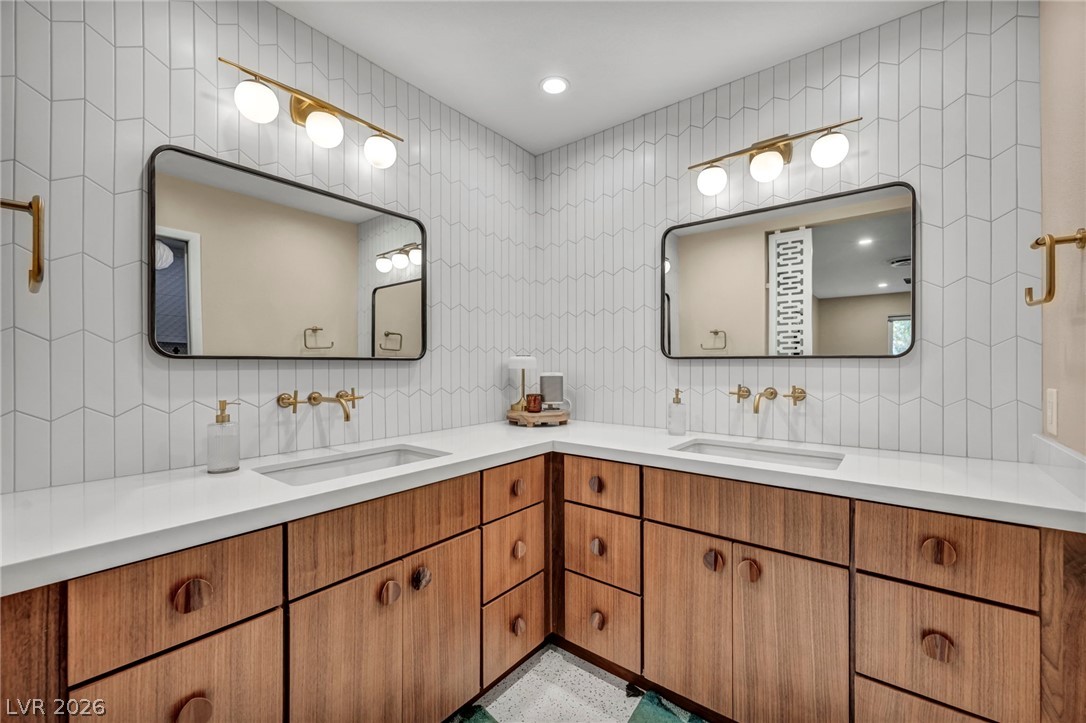 2916 Colanthe Avenue Property Photo 43
