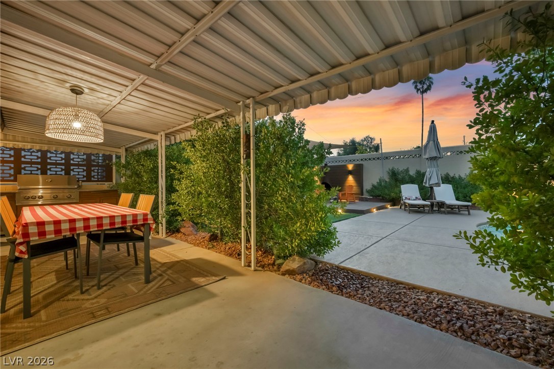 2916 Colanthe Avenue Property Photo 48