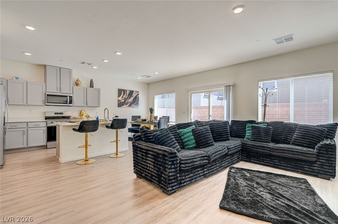 9946 Indigo Cliffs Street Property Photo 4