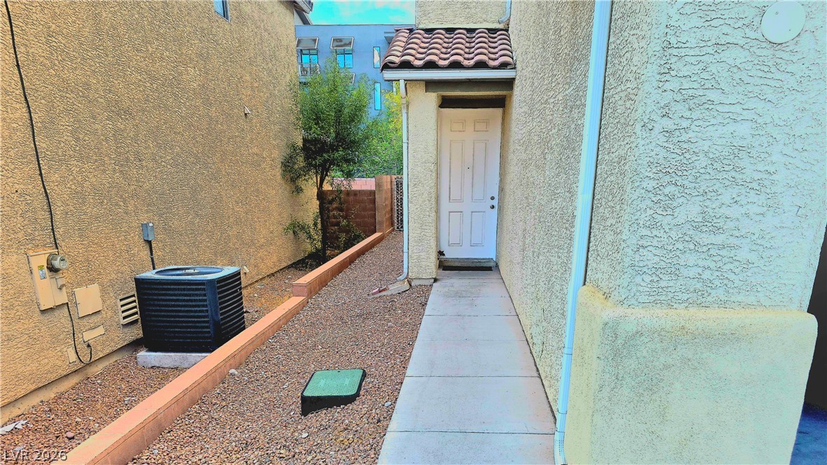 9045 Spirit Canyon Avenue Property Photo 3