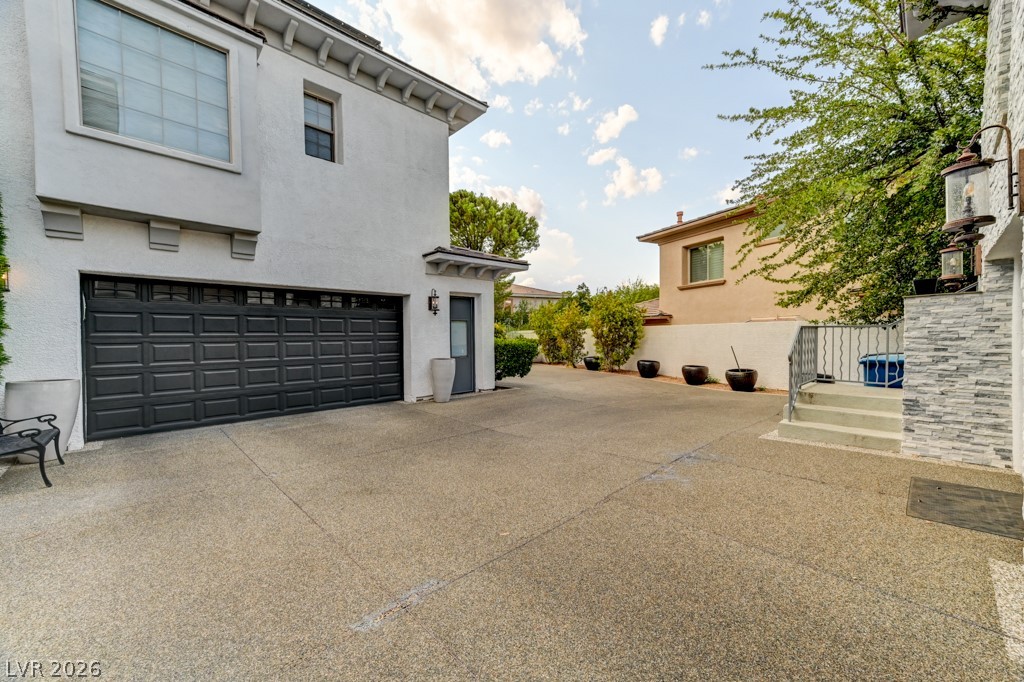 10212 Stone Briar Court Property Photo 4