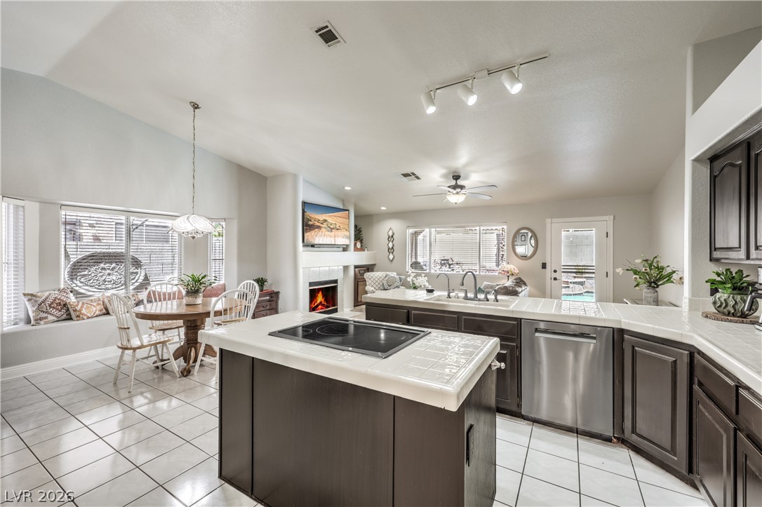 1712 Sky Mountain Way Property Photo 16