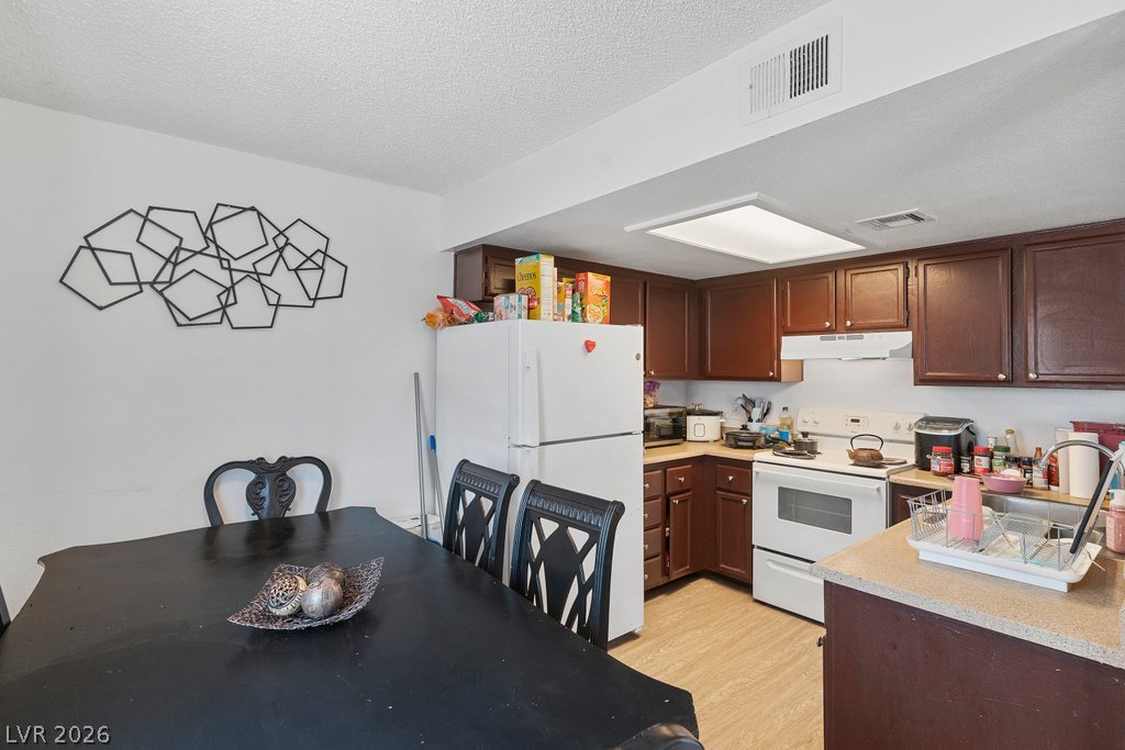 4771 East Craig Road Property Photo 11