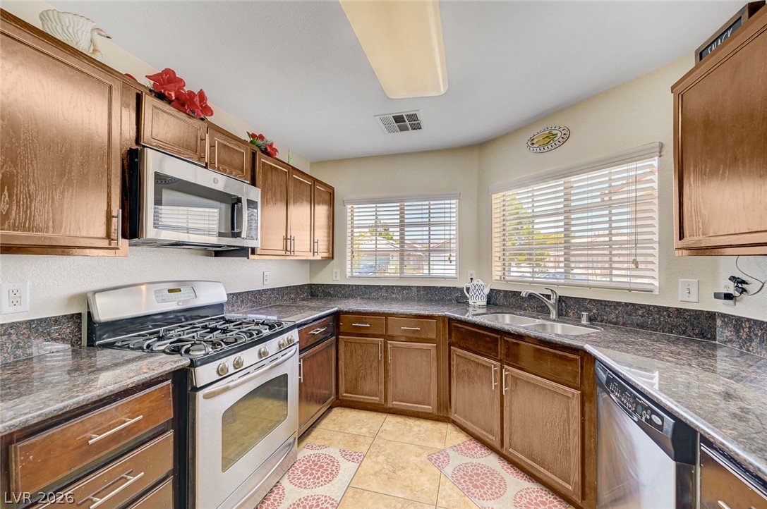 1119 Emerald Stone Avenue Property Photo 13