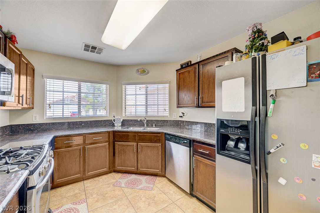 1119 Emerald Stone Avenue Property Photo 14