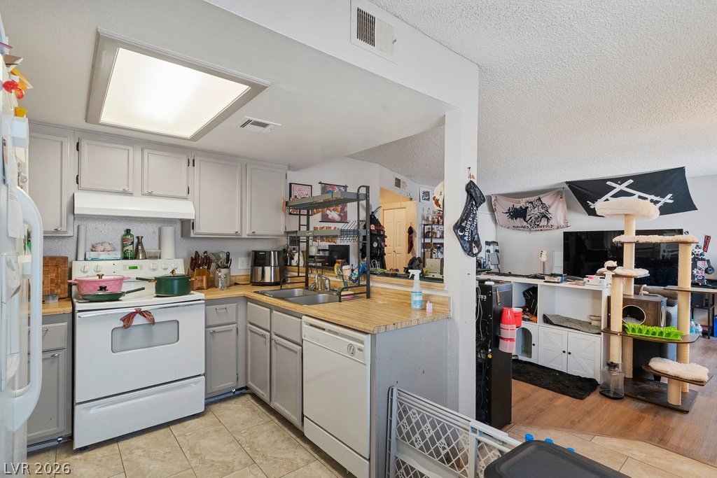 4781 East Craig Road Property Photo 17