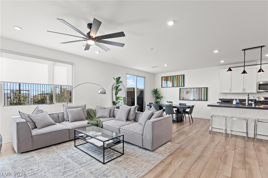 692 Echelon Street Property Photo 1